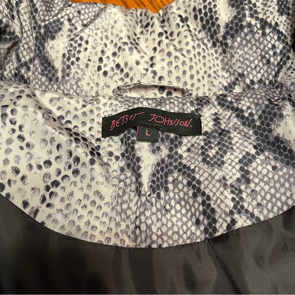 Betsey Johnson Gray Snakeskin Print Puffer Jacket Size L - Picture 10 of 11